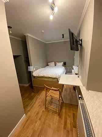 Фасадный дом, вход с улицы, лестничная клетка после капитального ремонта, окна Rīga