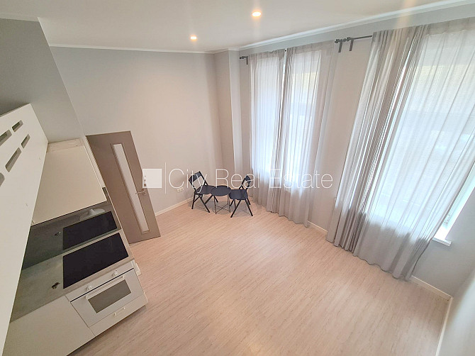 Fasādes māja, renovēta māja, slēgts pagalms, ieeja no ielas, kāpņu telpa pēc kapitālā Rīga - foto 8