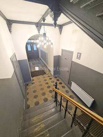 Fasādes māja, renovēta māja, slēgts pagalms, ieeja no ielas, kāpņu telpa pēc kapitālā Rīga - foto 18