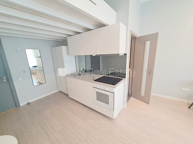 Fasādes māja, renovēta māja, slēgts pagalms, ieeja no ielas, kāpņu telpa pēc kapitālā Rīga - foto 12