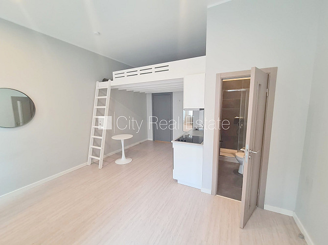 Fasādes māja, renovēta māja, slēgts pagalms, ieeja no ielas, kāpņu telpa pēc kapitālā Rīga - foto 3