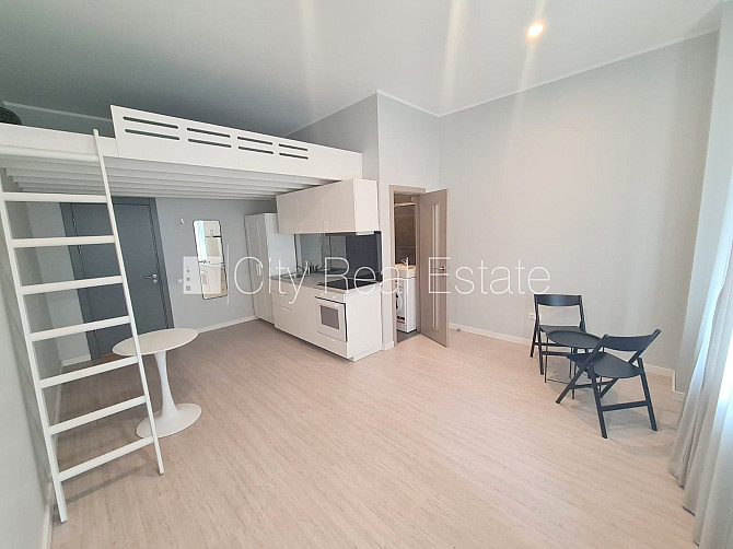 Fasādes māja, renovēta māja, slēgts pagalms, ieeja no ielas, kāpņu telpa pēc kapitālā Rīga - foto 1