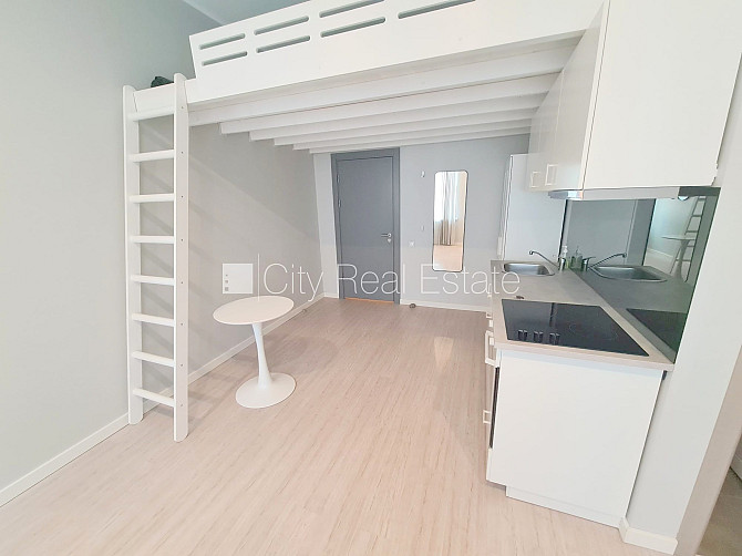 Fasādes māja, renovēta māja, slēgts pagalms, ieeja no ielas, kāpņu telpa pēc kapitālā Rīga - foto 6