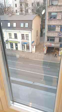 Фасадный дом, реновированный дом, закрытый двор, вход с улицы, лестничная клетка Rīga