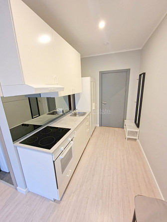 Fasādes māja, renovēta māja, slēgts pagalms, ieeja no ielas, kāpņu telpa pēc kapitālā Rīga - foto 8