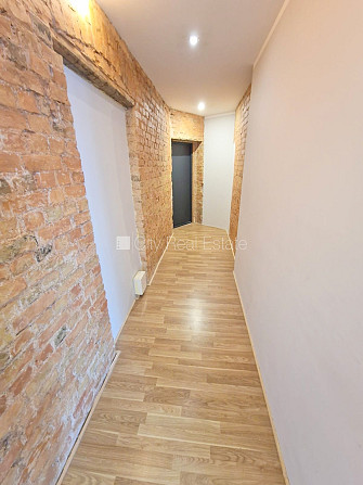 Pagalma ēka, renovēta māja, slēgts pagalms, ieeja no ielas un pagalma, kāpņu telpa pēc Rīga - foto 15