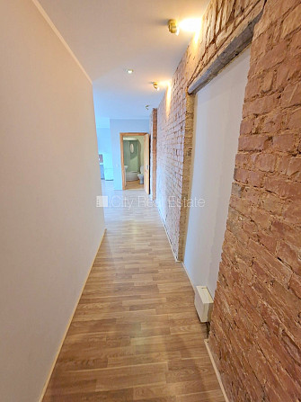 Pagalma ēka, renovēta māja, slēgts pagalms, ieeja no ielas un pagalma, kāpņu telpa pēc Rīga - foto 14