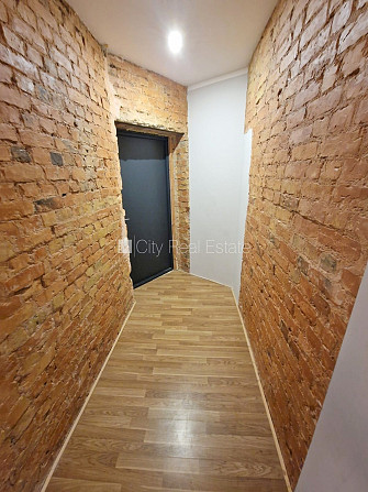 Pagalma ēka, renovēta māja, slēgts pagalms, ieeja no ielas un pagalma, kāpņu telpa pēc Rīga - foto 16