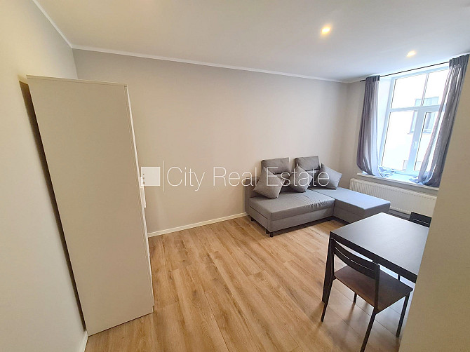 Pagalma ēka, renovēta māja, slēgts pagalms, ieeja no ielas un pagalma, kāpņu telpa pēc Rīga - foto 10