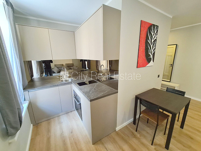 Pagalma ēka, renovēta māja, slēgts pagalms, ieeja no ielas un pagalma, kāpņu telpa pēc Rīga - foto 2