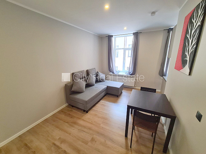 Pagalma ēka, renovēta māja, slēgts pagalms, ieeja no ielas un pagalma, kāpņu telpa pēc Rīga - foto 9