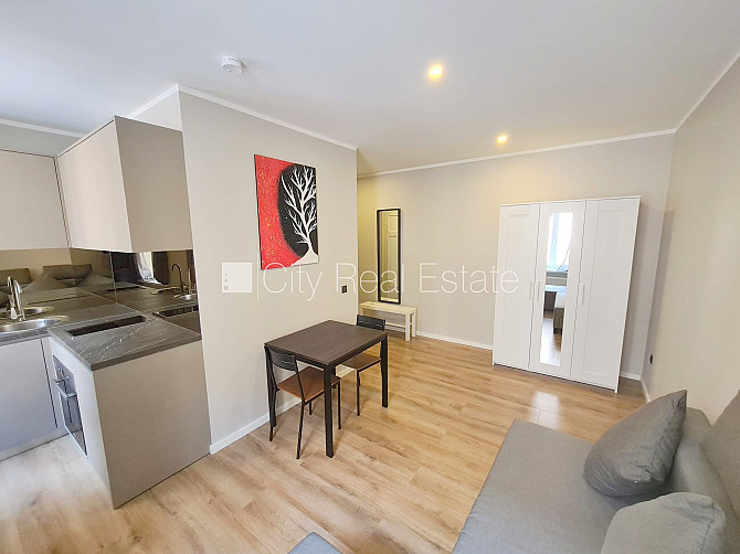 Pagalma ēka, renovēta māja, slēgts pagalms, ieeja no ielas un pagalma, kāpņu telpa pēc Rīga - foto 3