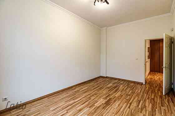 Piedāvājam unikālu iespēju īrēt 4-istabu neoklasicisma stila 1913.gada celtā mājā (arhitekts Aleksan Rīga