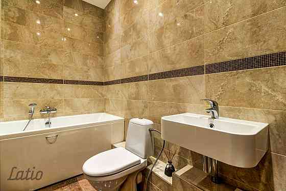 Piedāvājam unikālu iespēju īrēt 4-istabu neoklasicisma stila 1913.gada celtā mājā (arhitekts Aleksan Rīga