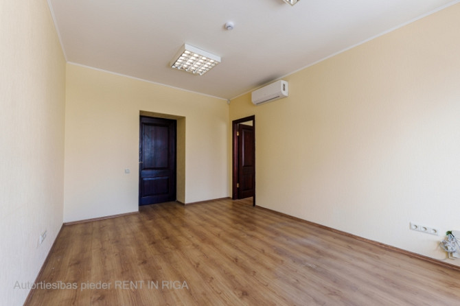 Сдаются офисные помещения в Саркандаугаве  2 этаж  Предлагаются офисные Рига - изображение 4