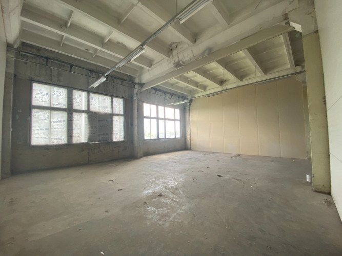 Kvalitatīvas ražošanas telpas 2.stāvā ar kravas liftu.  Tikko remontēta 1 liela noliktavas Rīga - foto 1