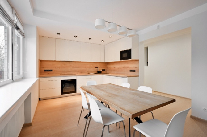 Piedāvājumā pilnībā aprīkota privātmāja draudzīgā, aktīvā un zaļā Rīgas apkaimēm Rīga - foto 1