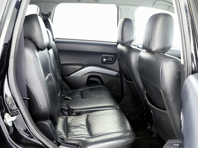 Mitsubishi Outlander Luxury 4x4 2.0 DI-D 103kW Tallina - foto 7