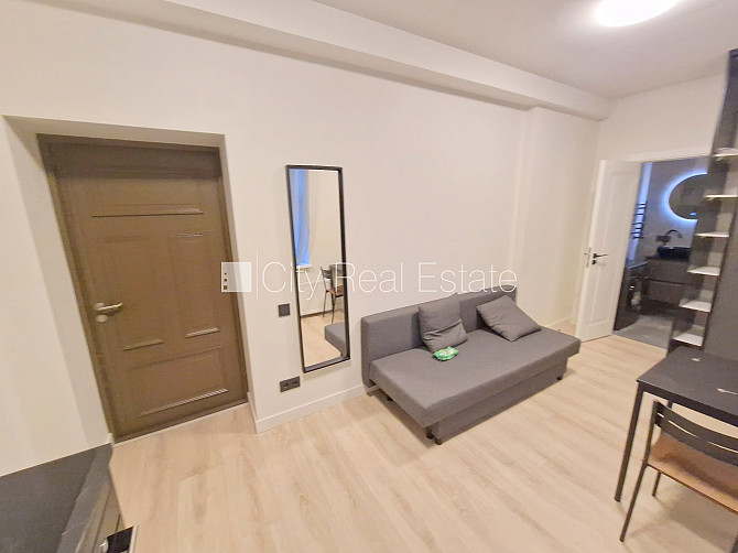 Fasādes māja, renovēta māja, ieeja no ielas, ir lifts, kāpņu telpa pēc kapitālā remonta, Rīga - foto 18