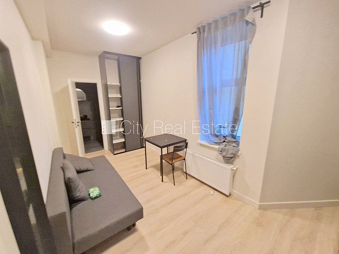 Fasādes māja, renovēta māja, ieeja no ielas, ir lifts, kāpņu telpa pēc kapitālā remonta, Rīga - foto 20