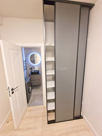 Fasādes māja, renovēta māja, ieeja no ielas, ir lifts, kāpņu telpa pēc kapitālā remonta, Rīga - foto 14