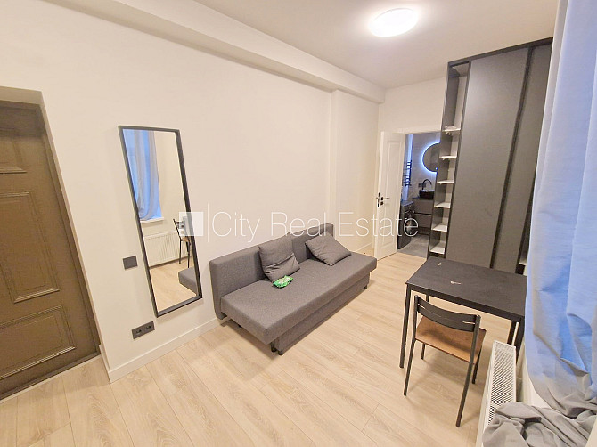 Fasādes māja, renovēta māja, ieeja no ielas, ir lifts, kāpņu telpa pēc kapitālā remonta, Rīga - foto 9