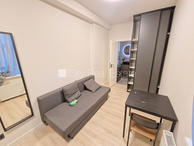 Fasādes māja, renovēta māja, ieeja no ielas, ir lifts, kāpņu telpa pēc kapitālā remonta, Rīga - foto 12