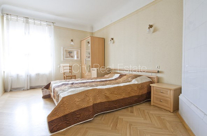 Fasādes māja, slēgts pagalms, vieta automašīnai, kāpņu telpa pēc kosmētiskā remonta, logi Rīga - foto 13