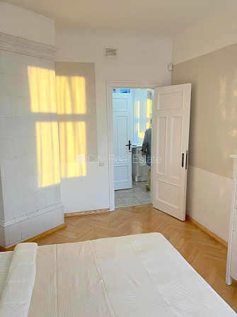 Fasādes māja, slēgts pagalms, vieta automašīnai, kāpņu telpa pēc kosmētiskā remonta, logi Rīga - foto 20