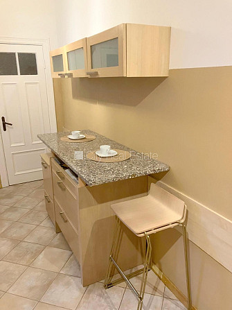 Fasādes māja, slēgts pagalms, vieta automašīnai, kāpņu telpa pēc kosmētiskā remonta, logi Rīga - foto 11