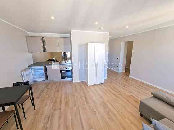 Здание во дворе, реновированный дом, закрытый двор, охраняемый двор, вход с улицы Rīga