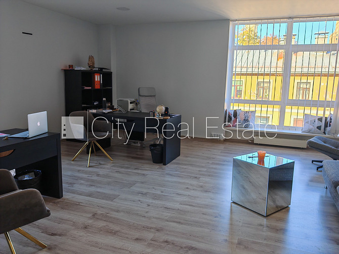 Renovēta māja, slēgts pagalms, teritorijas iebrauktuves vārti aprīkoti ar automatizētu Rīga - foto 10