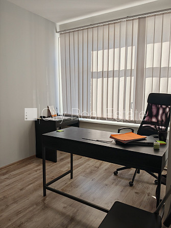 Renovēta māja, slēgts pagalms, teritorijas iebrauktuves vārti aprīkoti ar automatizētu Rīga - foto 15