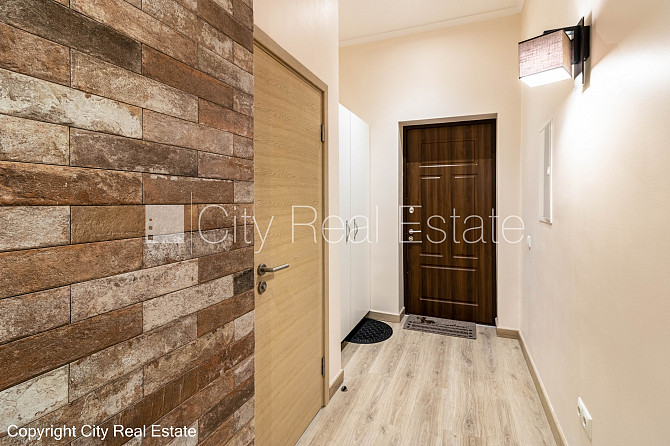 Фасадный дом, реставрированный дом, закрытая территория, вход с улицы, лестничная Рига - изображение 11