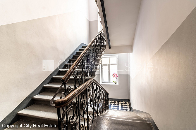 Фасадный дом, реставрированный дом, закрытая территория, вход с улицы, лестничная Рига - изображение 13