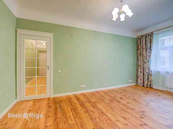 В аренду предлагается отремонтированная квартира в историческом здании.  + Рига