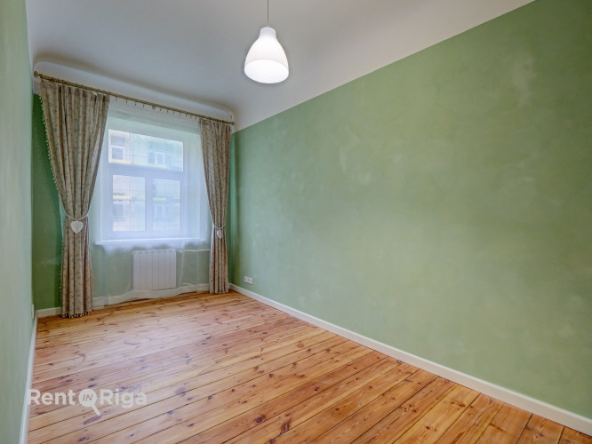 Īrei tiek piedāvāts renovēts dzīvoklis vēsturiskā ēkā.  + Ērts plānojums ar divām Rīga - foto 6