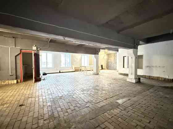 Darbnīcas/noliktavas telpas vēsturiskajā Rīgas Kinostudijas ēkā.  Plašas telpas, kas sastāv no 4 ats Рига