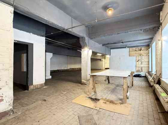 Darbnīcas/noliktavas telpas vēsturiskajā Rīgas Kinostudijas ēkā.  Plašas telpas, kas sastāv no 4 ats Рига