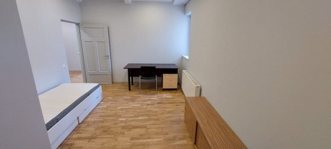 Izīrē plašu 4-istabu dzīvokli!  Dzīvokļa plānojumu veido virtuve, izolēta viesistaba un 3 Rīga - foto 7