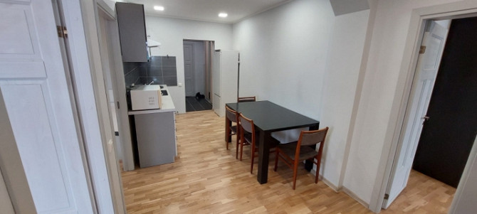 Izīrē plašu 4-istabu dzīvokli!  Dzīvokļa plānojumu veido virtuve, izolēta viesistaba un 3 Rīga - foto 4