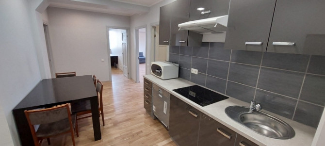 Izīrē plašu 4-istabu dzīvokli!  Dzīvokļa plānojumu veido virtuve, izolēta viesistaba un 3 Rīga - foto 5