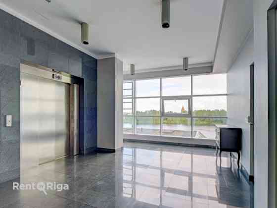 Офис класса B с панорамным видом на Даугаву  улица Муксалас.  Сдаются современные Рига