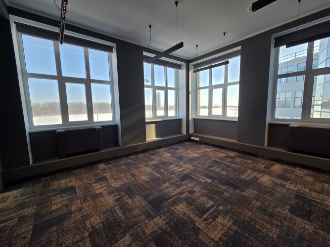 B klases birojs ar panorāmas skatu uz Daugavu  Mūkusalas ielā.  Iznomā mūsdienīgas B klases Rīga - foto 14