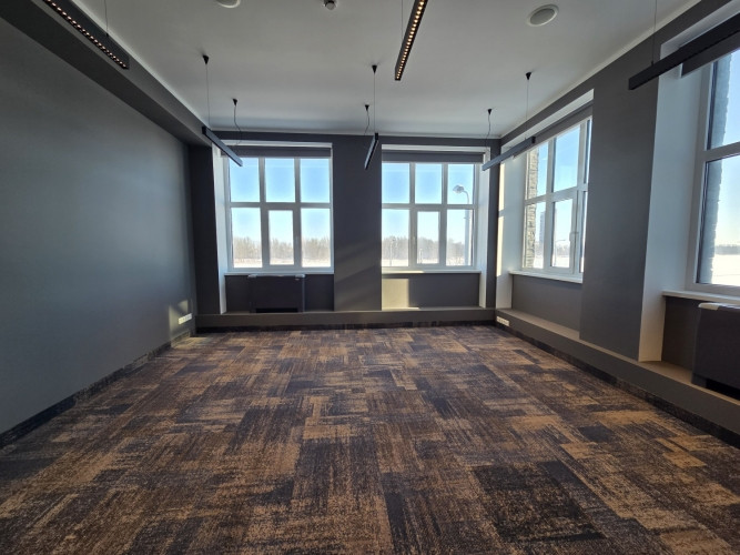 B klases birojs ar panorāmas skatu uz Daugavu  Mūkusalas ielā.  Iznomā mūsdienīgas B klases Rīga - foto 17