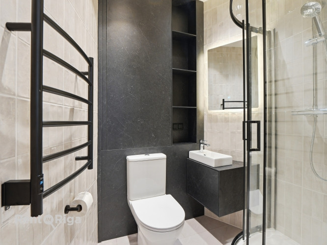 Izīrē pārdomātu 1 istabas dzīvokli!  Ienākot dzīvoklī priekštelpa un plašs drēbju Rīga - foto 7