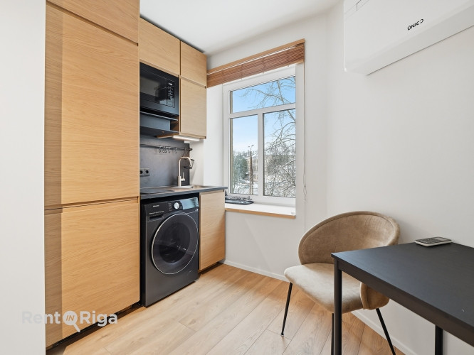 Izīrē pārdomātu 1 istabas dzīvokli!  Ienākot dzīvoklī priekštelpa un plašs drēbju Rīga - foto 3