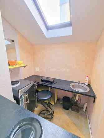 Фасадный дом, закрытый двор, вход с улицы, мансарда, лестничная клетка после Rīga