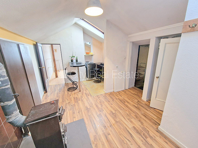 Фасадный дом, закрытый двор, вход с улицы, мансарда, лестничная клетка после Рига - изображение 1