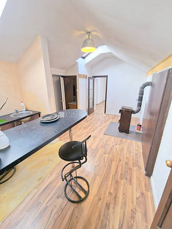 Фасадный дом, закрытый двор, вход с улицы, мансарда, лестничная клетка после Рига - изображение 9